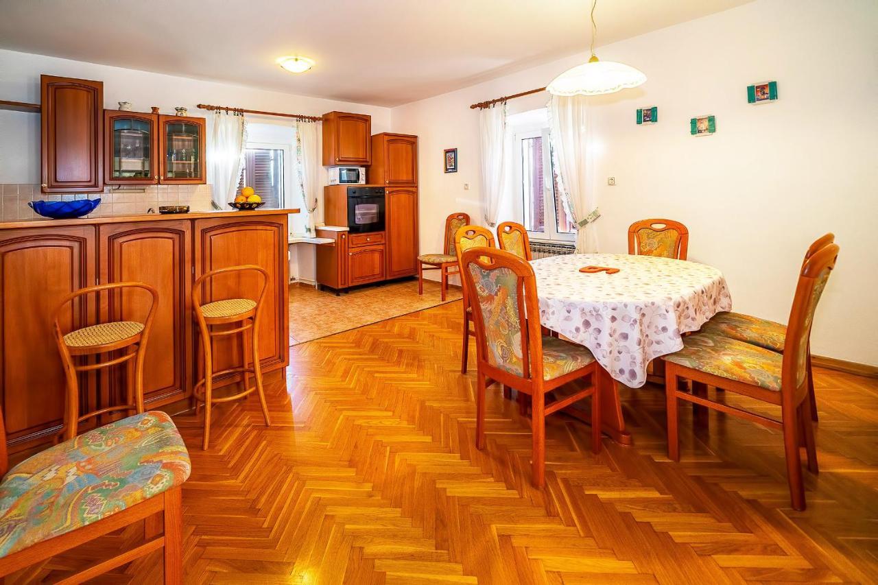 Apartmant Ivan Малинска Екстериор снимка