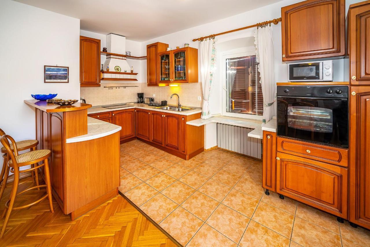 Apartmant Ivan Малинска Екстериор снимка