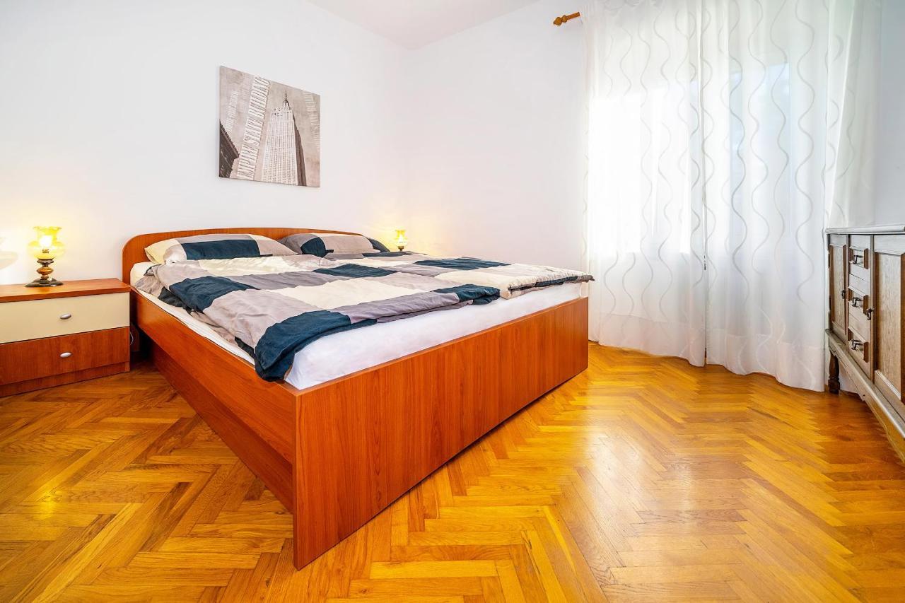 Apartmant Ivan Малинска Екстериор снимка