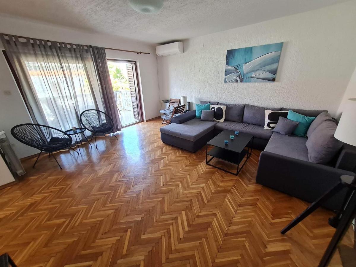 Apartmant Ivan Малинска Екстериор снимка