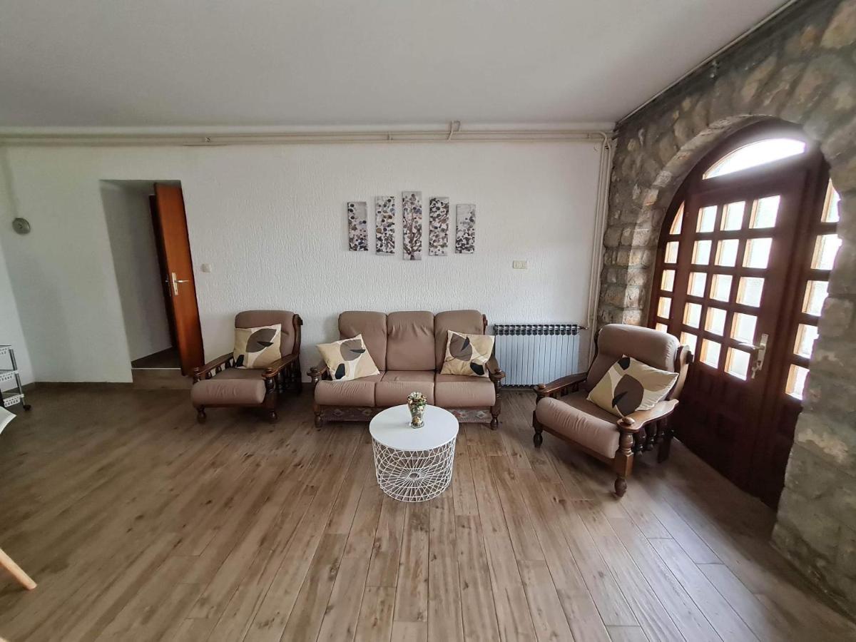 Apartmant Ivan Малинска Екстериор снимка