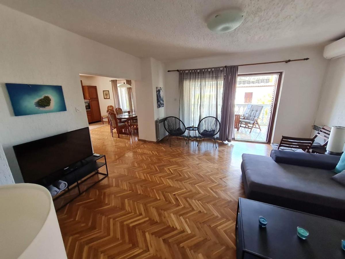Apartmant Ivan Малинска Екстериор снимка