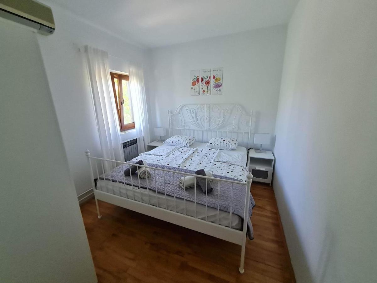 Apartmant Ivan Малинска Екстериор снимка